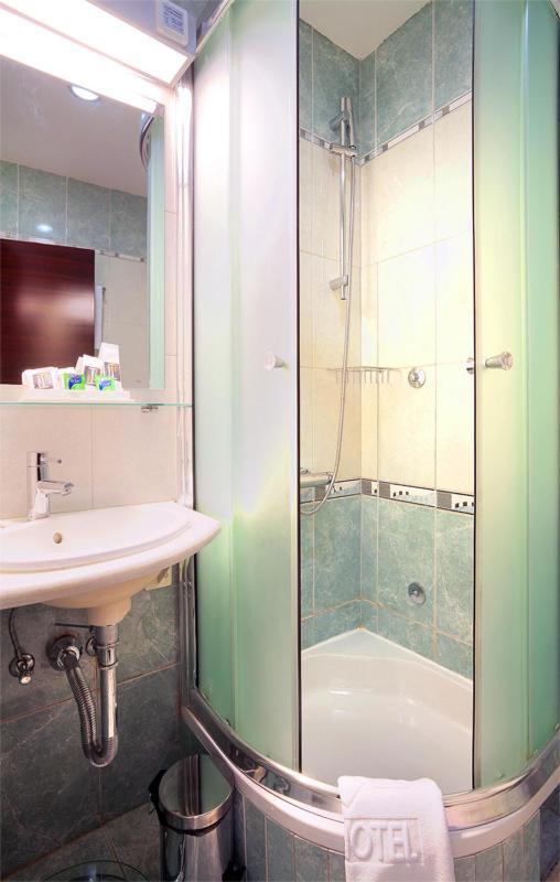 קראלג'בו Hotel Turist מראה חיצוני תמונה