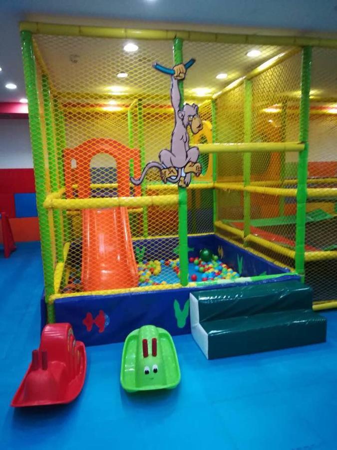 קראלג'בו Hotel Turist מראה חיצוני תמונה